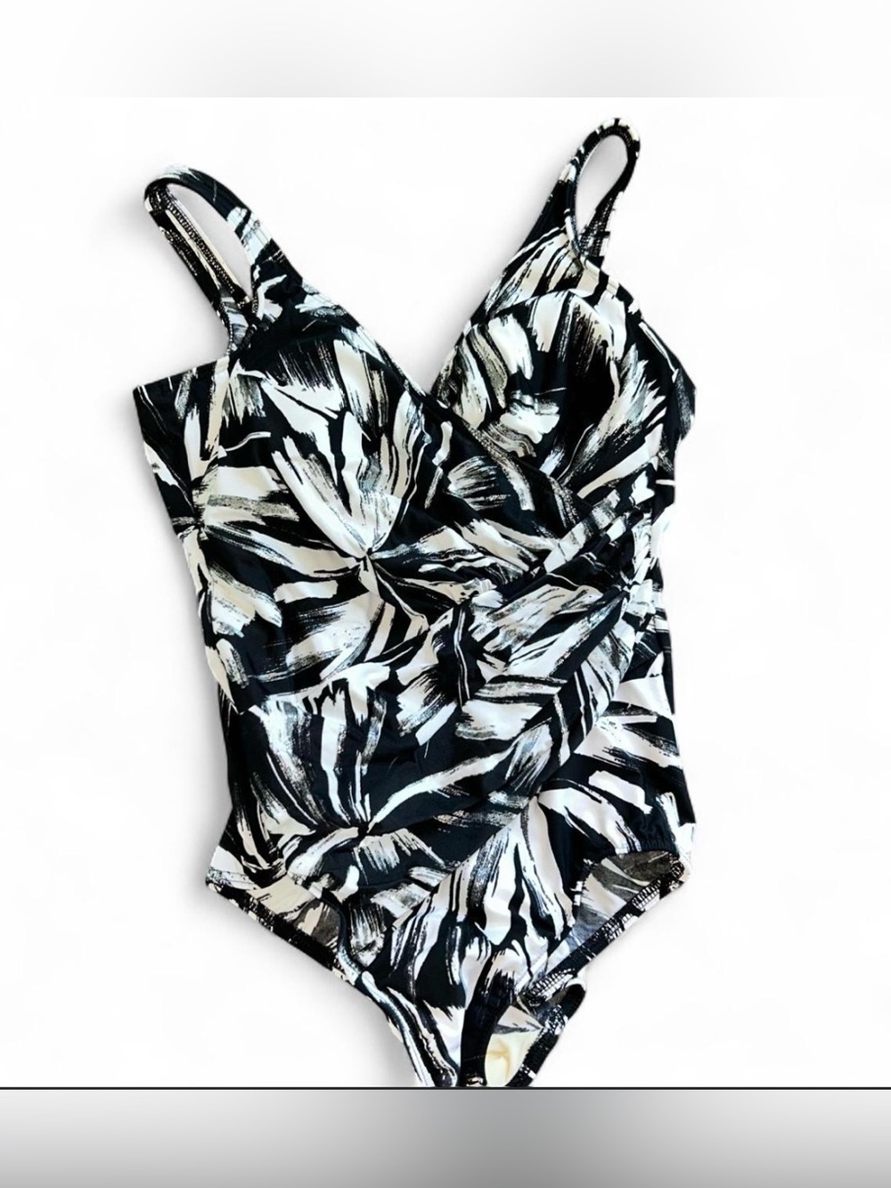 Miraclesuit Black & White Floral-Print Women’s One-Piece Swimsuit Medium
